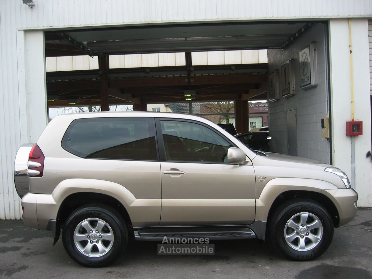 Toyota LAND CRUISER kdj 125 D4D 166cv VX BVA beige occasion à TINQUEUX