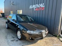 Alfa Romeo 147 1.6 TS 120ch Distinctive - <small></small> 6.990 € <small>TTC</small> - #1