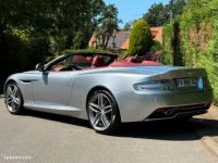 Aston Martin DB9 II Volante Cabriolet 6.0 V12 517 Touchtronic 04-2013 60840kms Couleur ext Skyfall Silver int Chancellor Red - <small></small> 119.900 € <small>TTC</small> - #2