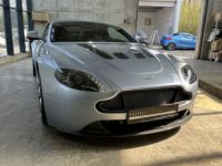 Aston Martin V12 Vantage 5.9 576 7-Speed Sportshift III 1èreM Audio System Aston Martin Premium Audio 700W Garantie 12 mois Prémium - <small></small> 135.990 € <small>TTC</small> - #25