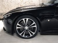 Aston Martin V12 Vantage Carbon Black Edition V12 6.0 517 - <small>A partir de </small>1.100 EUR <small>/ mois</small> - #7