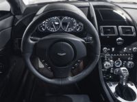Aston Martin V12 Vantage Carbon Black Edition V12 6.0 517 - <small>A partir de </small>1.100 EUR <small>/ mois</small> - #22