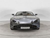 Aston Martin V8 Vantage MAGNETIC SILVER INTERIEUR BEIGE CAMERA 360° 2 SIEGES ELEC SON HAUT DE GAMME GARANTIE 12 MOIS PREMIERE MAIN - <small></small> 132.000 € <small>TTC</small> - #7