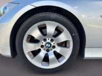 BMW Série 3 SERIE E90 330d 231ch PACK LUXE *GARANTIE 12 MOIS* TOIT OUVRANT / SIEGES CUIR CHAUFFANTS / DEMARRAGE ET ENTREE SANS CLE - <small></small> 13.490 € <small>TTC</small> - #17