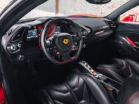 Ferrari 488 GTB Finition Atelier 3.9 670 - <small>A partir de </small>1.940 EUR <small>/ mois</small> - #33