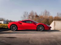 Ferrari F8 Tributo Rosso Corsa Metallic Carbon Lift Carplay - <small></small> 279.900 € <small>TTC</small> - #5