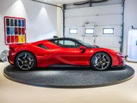 Ferrari SF90 Stradale ROSSO MAGMA FULL CARBON Garantie Ferrari 2026 Première main TVA Récupérable - <small></small> 435.000 € <small></small> - #4