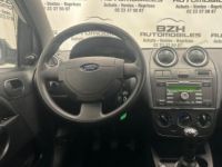 Ford Fiesta 1.3 70CH 3P - <small></small> 4.990 € <small>TTC</small> - #8