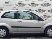 Ford Fiesta 1.3 70CH GHIA 3P - <small></small> 4.990 € <small>TTC</small> - #3