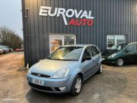 Ford Fiesta 1.4 16v 80ch ghia 5p - <small></small> 3.990 € <small>TTC</small> - #1