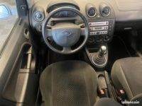 Ford Fiesta 1.4 80 GHIA - <small></small> 4.790 € <small>TTC</small> - #15