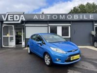 Ford Fiesta 1.4 96 Titanium VOLANT A DROITE BOITE AUTO - <small></small> 4.490 € <small>TTC</small> - #1