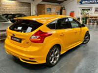 Ford Focus ST 2.0L 250 ch Sièges chauffants Carnet d’entretien Etat proche du neuf - <small></small> 18.780 € <small>TTC</small> - #2