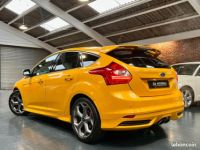 Ford Focus ST 2.0L 250 ch Sièges chauffants Carnet d’entretien Etat proche du neuf - <small></small> 18.780 € <small>TTC</small> - #3