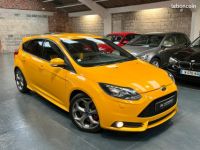 Ford Focus ST 2.0L 250 ch Sièges chauffants Carnet d’entretien Etat proche du neuf - <small></small> 18.780 € <small>TTC</small> - #4