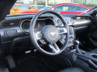 Ford Mustang 5.0 gt cabriolet phase 2 échappement inox visible et disponible sur notre parc 51900 € - <small></small> 51.900 € <small>TTC</small> - #12