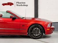 Ford Mustang Convertible V8 BVA CABRIOLET V8 ROUGE BORDEAUX - BVA - CAMERA - ECHAPPEMENT INOX - COLLECTEUR - ARBRES A CAMES - KIT GROS FREINS BREMBO - - <small></small> 29.990 € <small>TTC</small> - #44