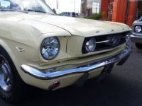 Ford Mustang COUPE JAUNE TOIT VINYLE CODE A GT - <small></small> 40.500 € <small>TTC</small> - #8