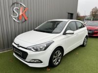 Hyundai i20 EDITION NAVI 1.2 84CH - <small></small> 11.990 € <small>TTC</small> - #1