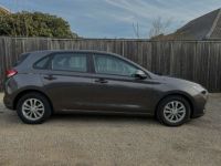 Hyundai i30 1.0 T-GDi 15-CLIMA-PDC-CRUISE-LED - <small></small> 10.990 € <small>TTC</small> - #6