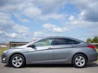 Hyundai i40 1.7 CRDi BlueDrive - HISTORIEK - STUURWIELVERWARMING - LEDER - CAMERA - AIRCO - KEYLESS - <small></small> 8.999 € <small>TTC</small> - #10