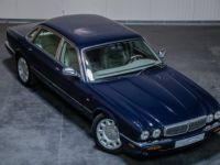 Jaguar Daimler Super V8 Jaguar 4.0 V8 - MEMORY SEATS - ZETELVERWARMING - ONDERHOUDSHISTORIEK - <small></small> 10.999 € <small>TTC</small> - #2