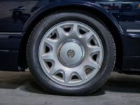 Jaguar Daimler Super V8 Jaguar 4.0 V8 - MEMORY SEATS - ZETELVERWARMING - ONDERHOUDSHISTORIEK - <small></small> 10.999 € <small>TTC</small> - #5