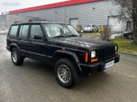 Jeep Cherokee 1ère générations 5 portes 4.0i 12V L6 4X4 Boite auto RIEN A PREVOIR 2ème mains - - <small></small> 19.950 € <small>TTC</small> - #1