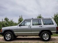 Jeep Cherokee XJ 4.0i Automaat 4X4 - OLDTIMER - SERVO - AIRCO - ELEKTR. RAMEN - <small></small> 19.999 € <small>TTC</small> - #10