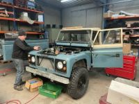 Land Rover Defender 110 HCPU 3.5 V8-FRAME OFF RESTAURATION - <small></small> 55.000 € <small>TTC</small> - #4