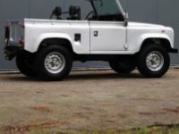 Land Rover Defender 90 V8 3.5L V8 producing 140 bhp - <small></small> 68.500 € <small>TTC</small> - #2