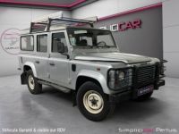 Land Rover Defender TD5 2L5 Station Wagon 9 Places // CLIM / ATTELAGE / MARCHE PIED / ENTRETIEN A JOUR / VITRES ARRIERES COULISSANTES - <small></small> 30.990 € <small>TTC</small> - #1