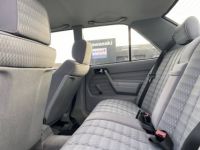 Mercedes Classe E 190 2.3 I 8 V - <small></small> 9.500 € <small>TTC</small> - #17