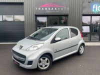 Peugeot 107 1.0e 12v 68ch blue lion 2-tronic black silver avec climatisation - <small></small> 6.290 € <small>TTC</small> - #1