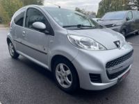 Peugeot 107 1.0e 12v 68ch blue lion 2-tronic black silver avec climatisation - <small></small> 6.290 € <small>TTC</small> - #4