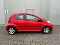 Peugeot 107 1.0i Urban FAIBLE KILOMÉTRAGE GARANTIE 12 M - <small></small> 3.890 € <small>TTC</small> - #7