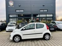 Peugeot 107 (PM_, PN_) 1.0 (68Ch) BLUE LION TRENDY - <small></small> 4.990 € <small>TTC</small> - #1