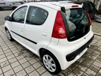 Peugeot 107 (PM_, PN_) 1.0 (68Ch) BLUE LION TRENDY - <small></small> 4.990 € <small>TTC</small> - #5