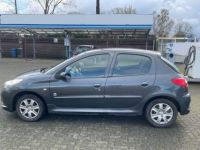 Peugeot 206 + 1.1 Bassis - <small></small> 4.950 € <small>TTC</small> - #2