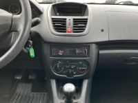 Peugeot 206 + 1.1i Urban DISTRI A JOUR GTIE 12M - <small></small> 4.490 € <small>TTC</small> - #8