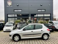 Peugeot 206 3/5 portes (2A/C) 1.4 i (75Ch) - <small></small> 2.490 € <small>TTC</small> - #1