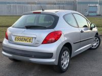 Peugeot 207 1.4i 16v 90ch (6 cv) 5 portes BVM5 Gris Urban 2006 + 94000KM CLIM GARANTIE - <small></small> 5.500 € <small>TTC</small> - #2