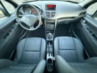 Peugeot 207 1.4i 16v 90ch (6 cv) 5 portes BVM5 Gris Urban 2006 + 94000KM CLIM GARANTIE - <small></small> 5.500 € <small>TTC</small> - #3