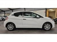 Peugeot 208 1.0 VTi 68 / 5 PLACES / REGULATEUR / IDEAL JEUNE CONDUCTEUR - <small></small> 7.290 € <small>TTC</small> - #19