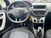 Peugeot 208 1.2i PureTech Like S-Climatisation-Cruise control - <small></small> 9.990 € <small>TTC</small> - #9