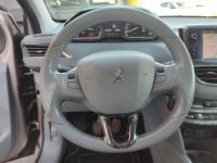 Peugeot 208 1.6 e-HDI 92 Allure - <small></small> 8.490 € <small>TTC</small> - #32