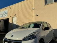 Peugeot 208 Phase 1.2 VTI 82CH STYLE RADAR AR VEHICULE REVISE ET ENTRETENU IDEAL JEUNE CONDUCTEUR CRIT AIR 1 GARANTIE 12 MOIS INCLUS A SAISIR - <small></small> 6.990 € <small>TTC</small> - #1