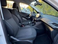 Peugeot 208 Phase 1.2 VTI 82CH STYLE RADAR AR VEHICULE REVISE ET ENTRETENU IDEAL JEUNE CONDUCTEUR CRIT AIR 1 GARANTIE 12 MOIS INCLUS A SAISIR - <small></small> 6.990 € <small>TTC</small> - #4