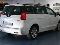 Peugeot 5008 1.6 HDi 115ch FAP BVM6 Allure 7pl - <small></small> 6.856 € <small>TTC</small> - #4