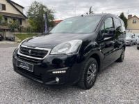 Peugeot Partner Tepee 1.2L PureTech 110ch S&S BVM5 Active 5P Distrib à jour Garantie - <small></small> 7.990 € <small>TTC</small> - #1